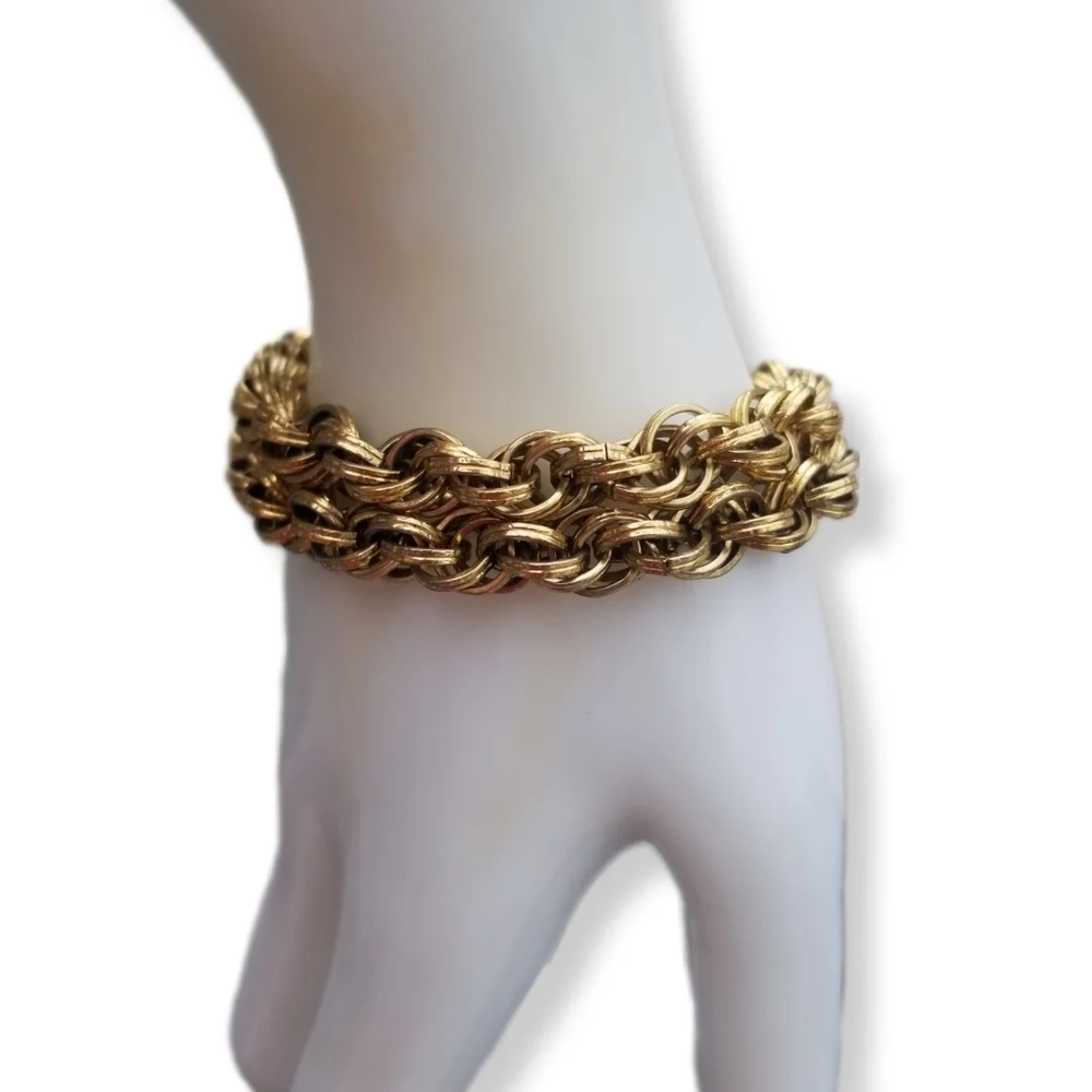 MONET 1960s GOLDPLATED TEXTURED  DOUBLE ROPE CHAIN STATEMENT BRACELET - Picture 2 of 9